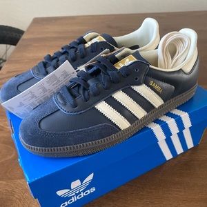 Adidas Sambas. Navy women’s 7.5